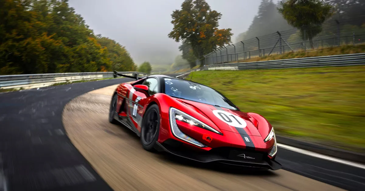 5 крупных открытий на Goodwood 2026: от покраски за $486,000 до электромобиля на 308 миль в час