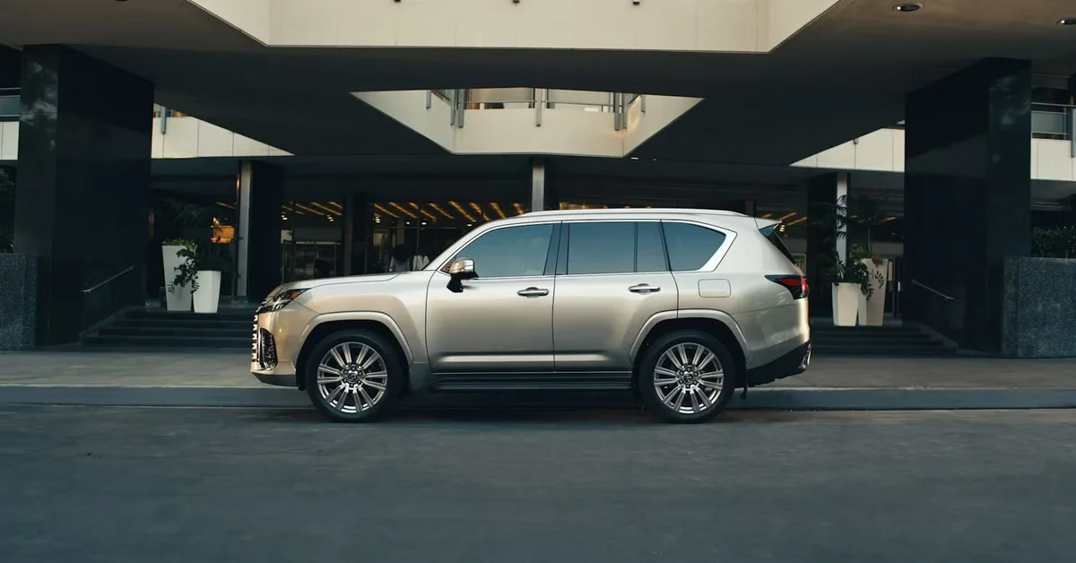 Внедорожник, который сочетает надежность Toyota с комфортом Range Rover