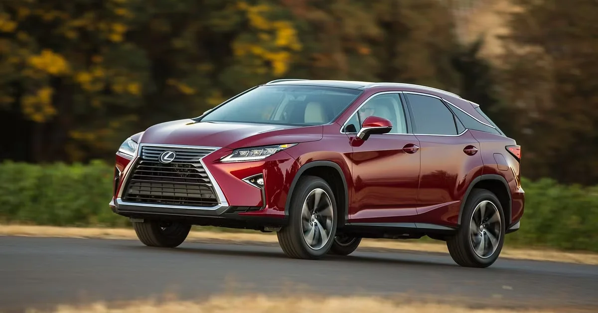 Люксовый внедорожник Lexus теперь стоит меньше, чем базовая Toyota RAV4